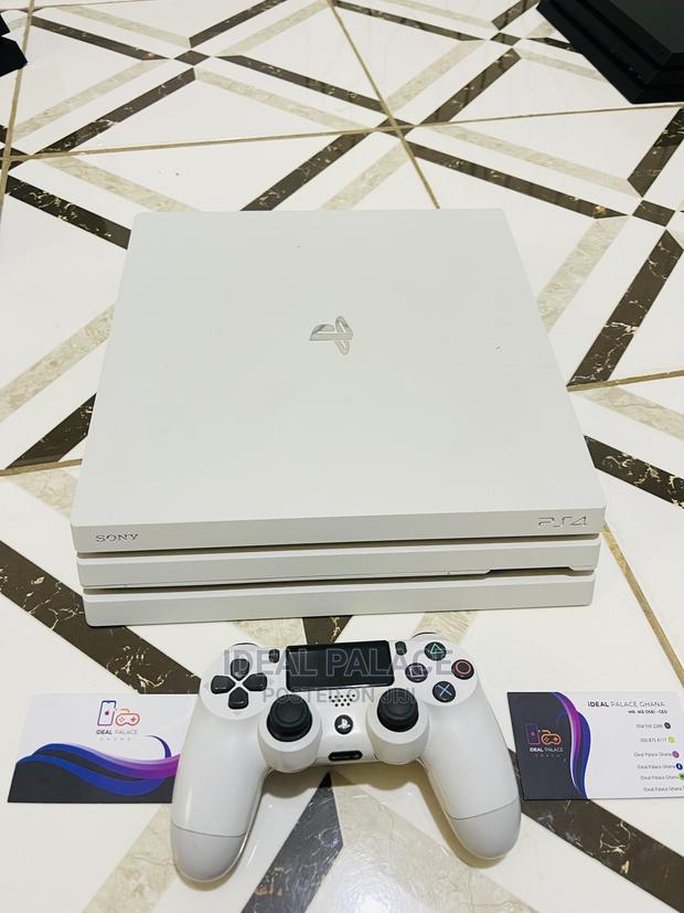 White Ps4 Pro With 5 Games · Photo 2