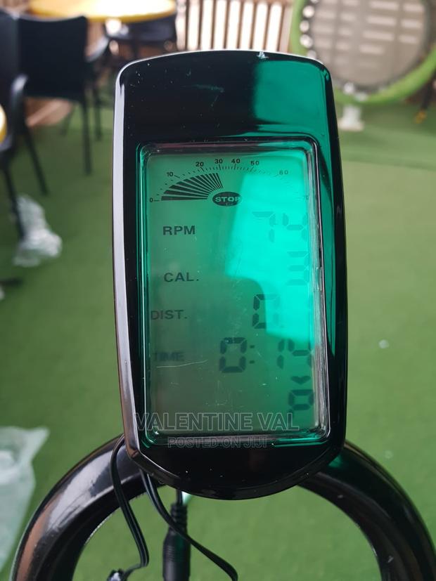 Spinning Bike
Features Include:
* Calories Reader · Photo 2