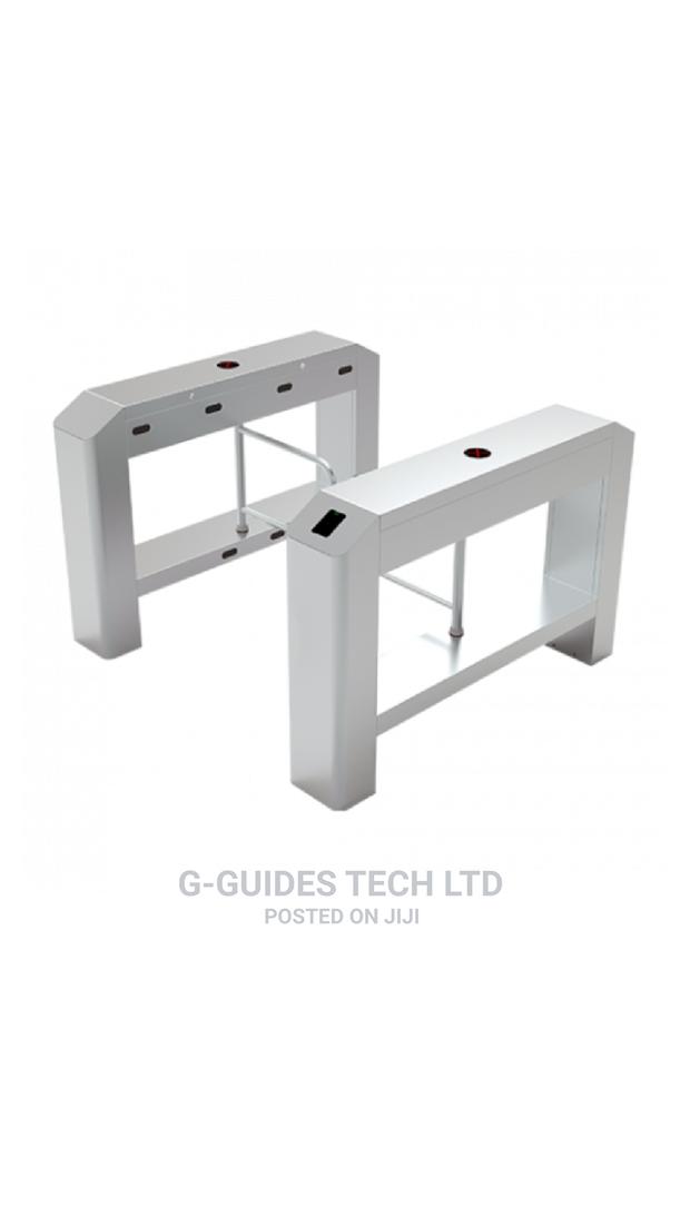 Zkteco Sbtl3022 Swing Barrier · Photo 1