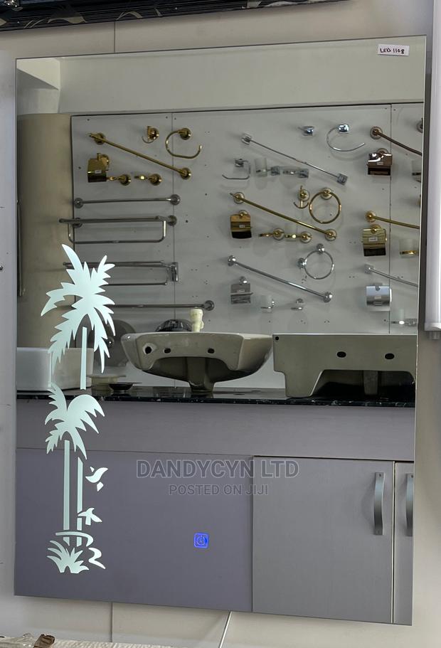 Mirror With Led Light · Photo 2
