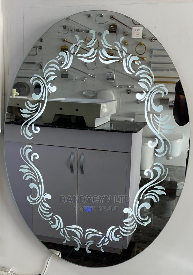 Mirror With Led Light · Photo 1