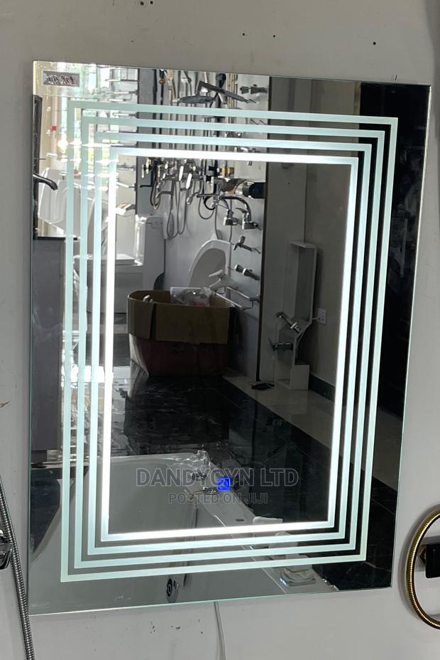 Mirror With Led Light · Photo 3