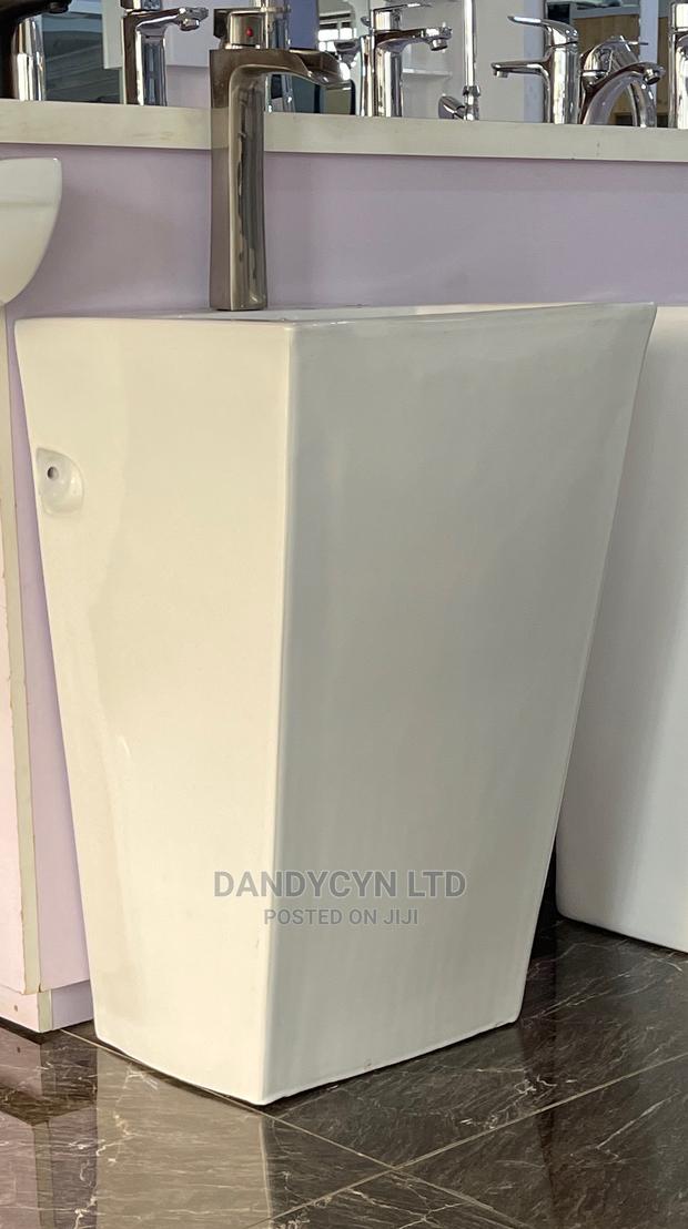 Standing Wash Hand Basin · Photo 1