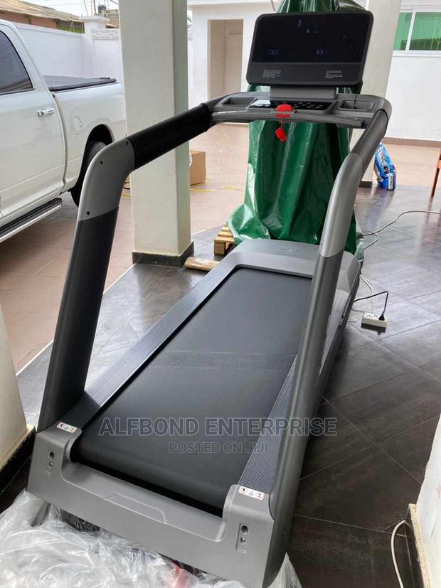 Oma 6140ea Commercial Treadmill 200kg · Photo 2