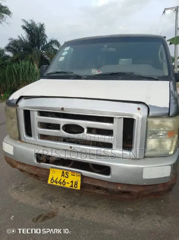 Ford E350 2011 Silver · Photo 1