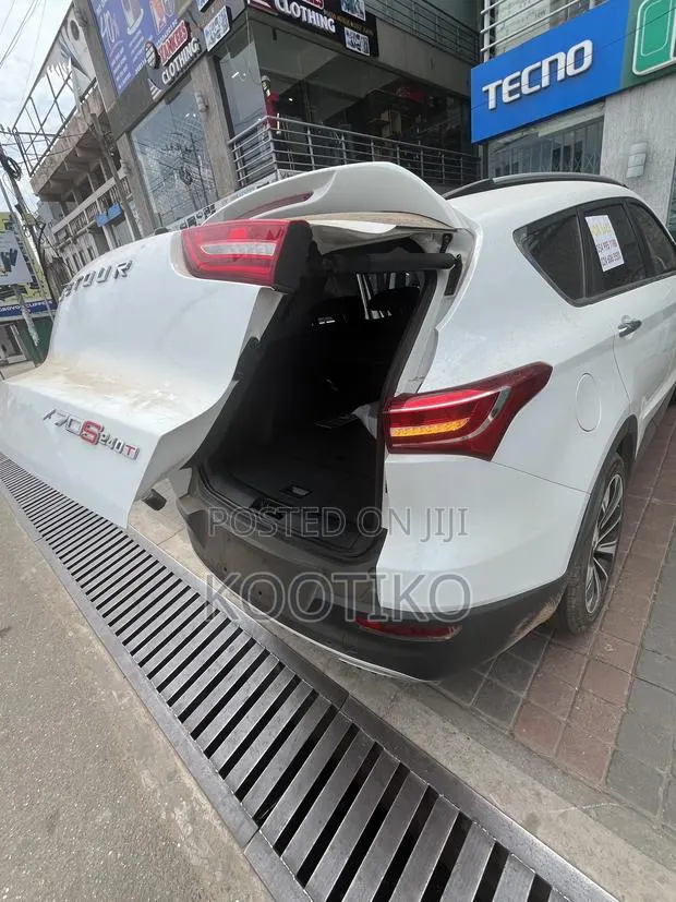 Jetour X70 1.5 7-Seater FWD 2019 White · Photo 1