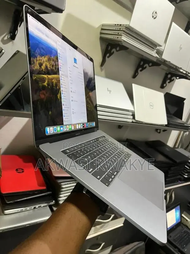 Laptop Apple MacBook Pro 2019 32GB Intel Core i9 SSD 512GB · Photo 1