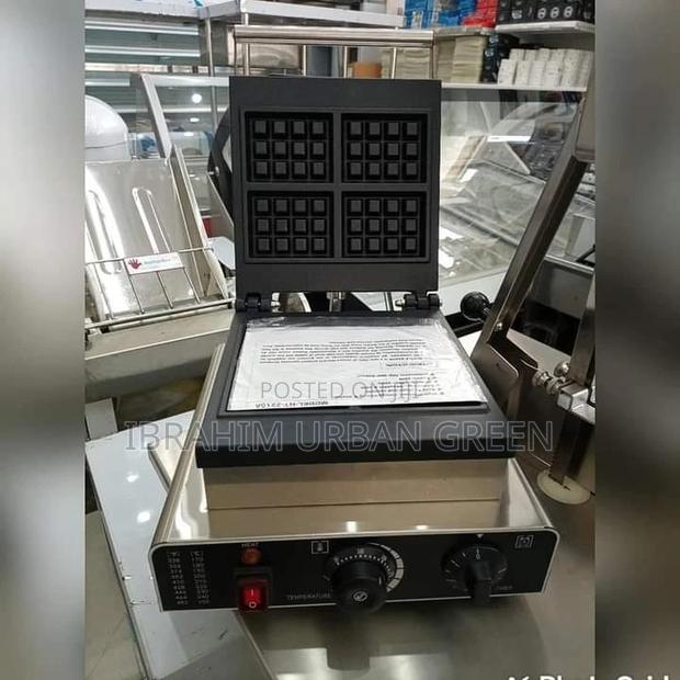 Commercial Waffle Maker Non-Stick · Photo 1