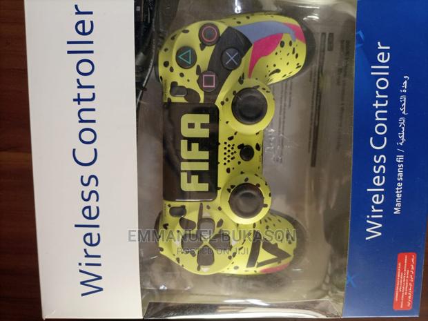 FIFA Ps4 Controllers · Photo 1