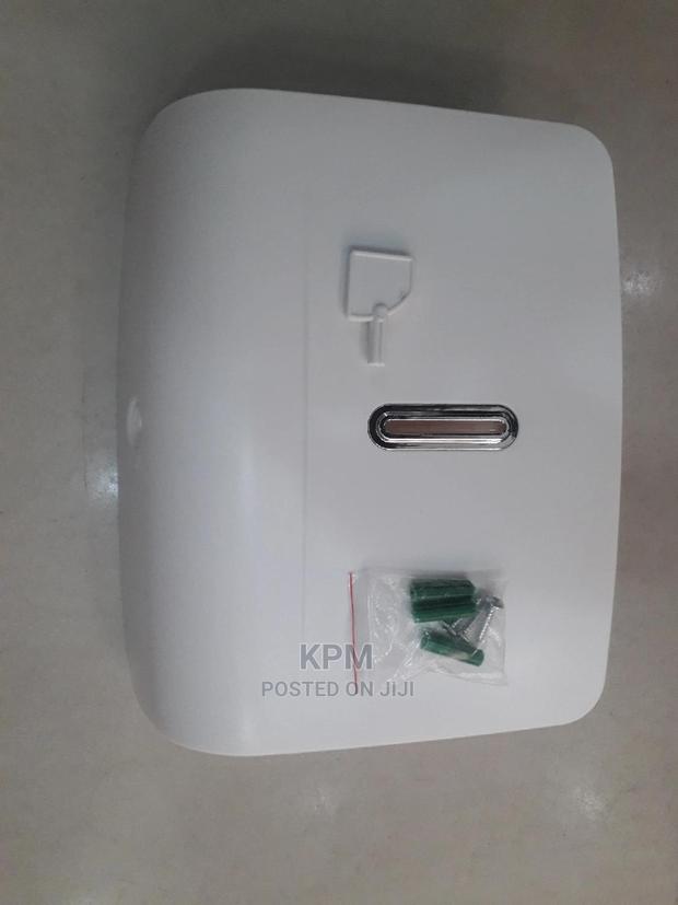 Rectangular Tissue Dispenser · Photo 8