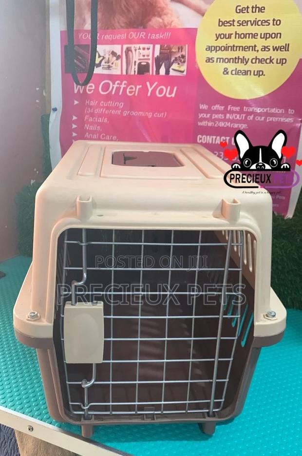 Portable Small Size Plastic Crate/Cage for Dogs and Cats · Photo 2