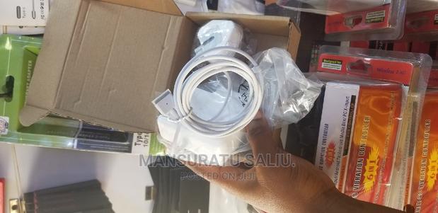 Original Macbook Pro Charger · Photo 5