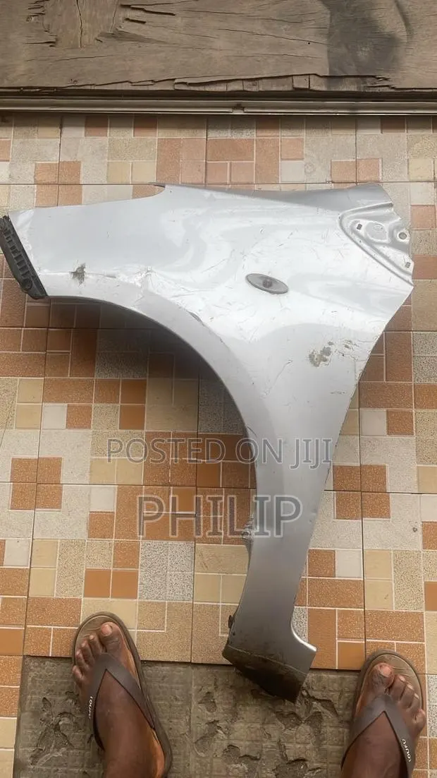 Toyota Vitz 2009-2010 Fender · Photo 1