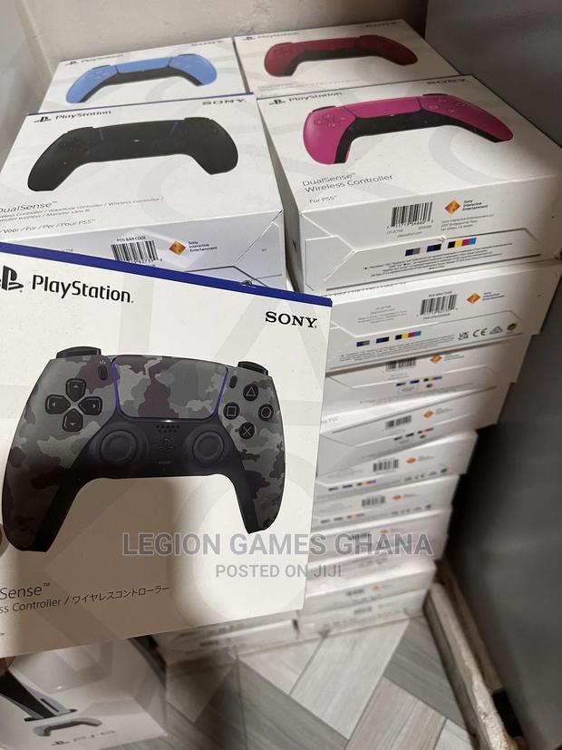 PS5 (Dualsense) Controllers · Photo 4