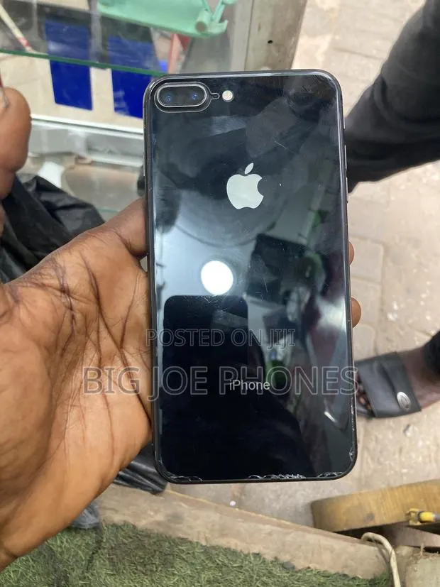 Apple iPhone 8 Plus 64 GB Black · Photo 1