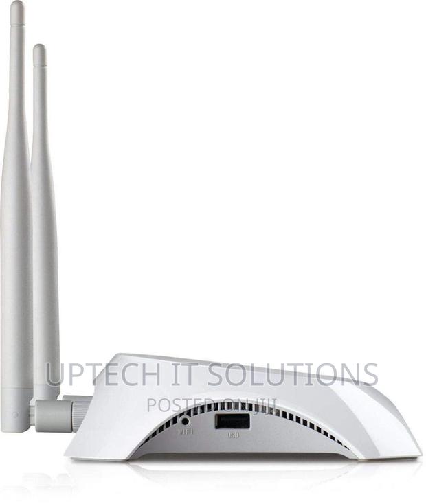 TP-LINK MR3420 Wireless Router · Photo 1