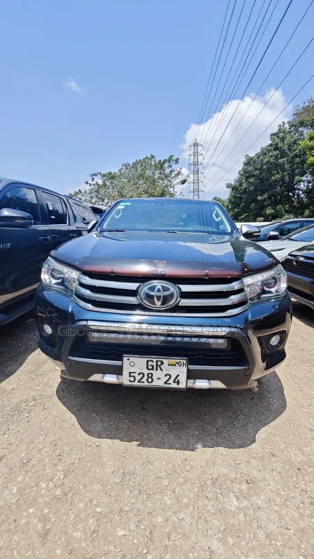 Toyota Hilux Revo Double Cab Deisel 2.4 AWD 2018 Black · Photo 1