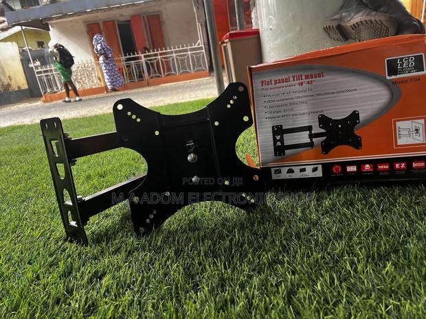 Adjustable Corner Wall Mount 14”-43” · Photo 1