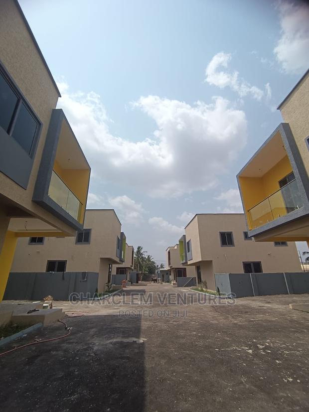 3bdrm Townhouse/Terrace in Charclem Ventures, North Legon for Sale · Photo 3