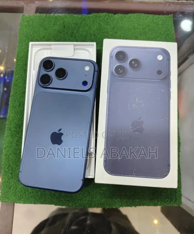 New Apple iPhone 17 Pro Max 256 GB Blue · Photo 1