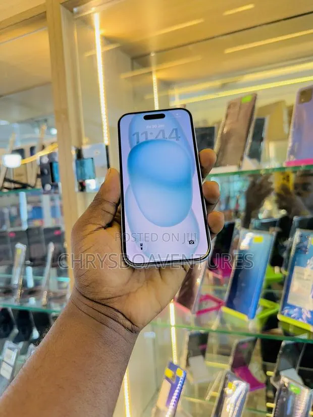 Apple iPhone 15 128 GB Blue · Photo 1