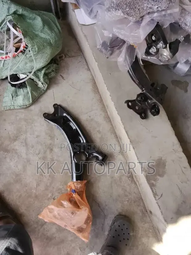 Honda CRV 2017,2018,2019,2020,2021,2021 Lower Arm · Photo 1