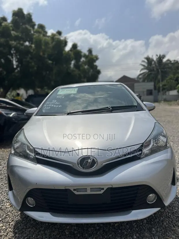 Toyota Vitz 1.3 AWD 3dr 2016 Silver · Photo 1