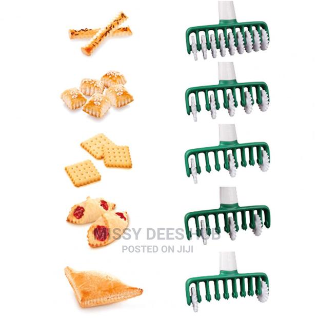 Plastic Dough Cutter · Photo 5