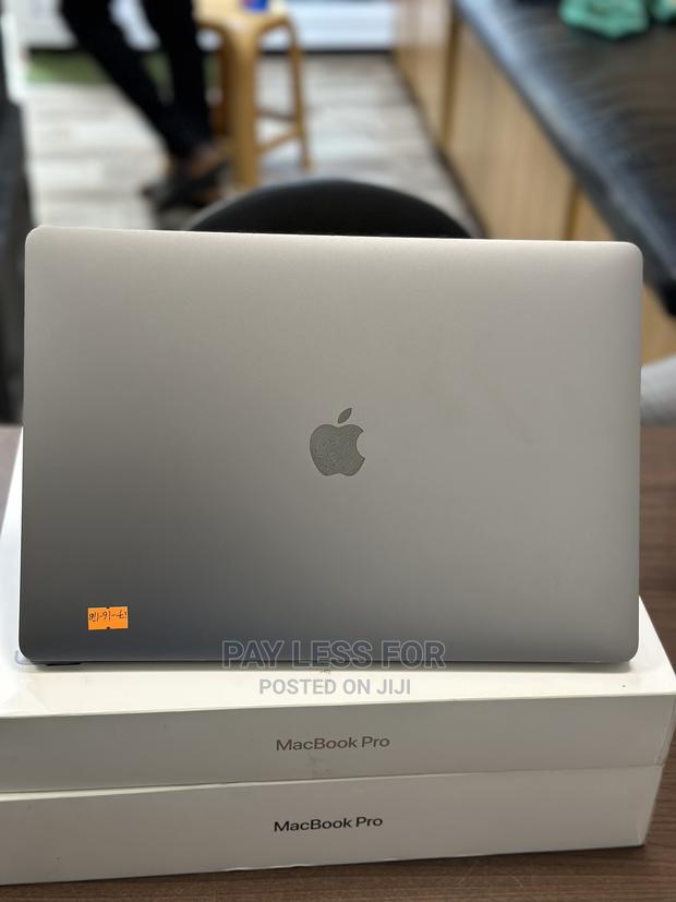 Laptop Apple MacBook Pro 2017 16GB Intel Core I7 SSD 1T · Photo 3