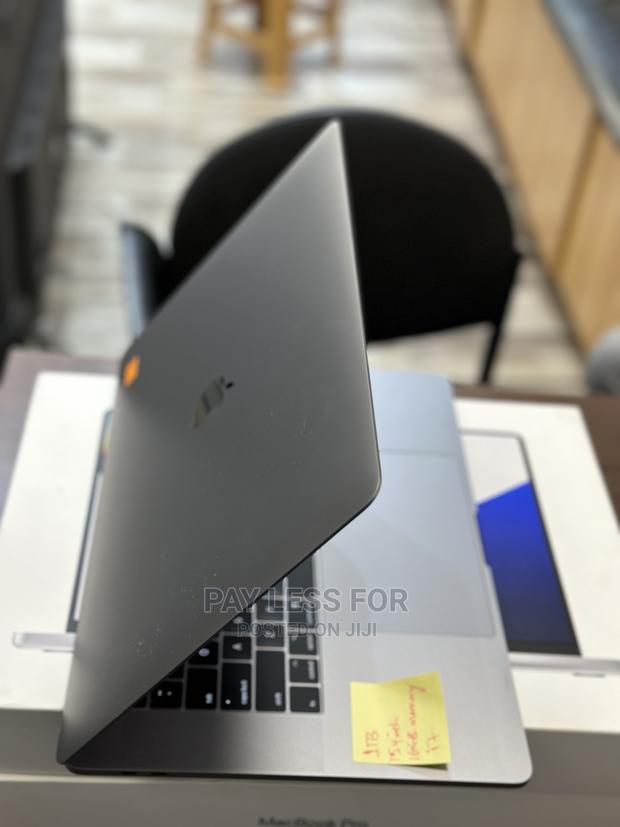 Laptop Apple MacBook Pro 2017 16GB Intel Core I7 SSD 1T · Photo 4