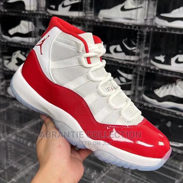 Air Jordan Retro 11 Cherry White/Red · Photo 2