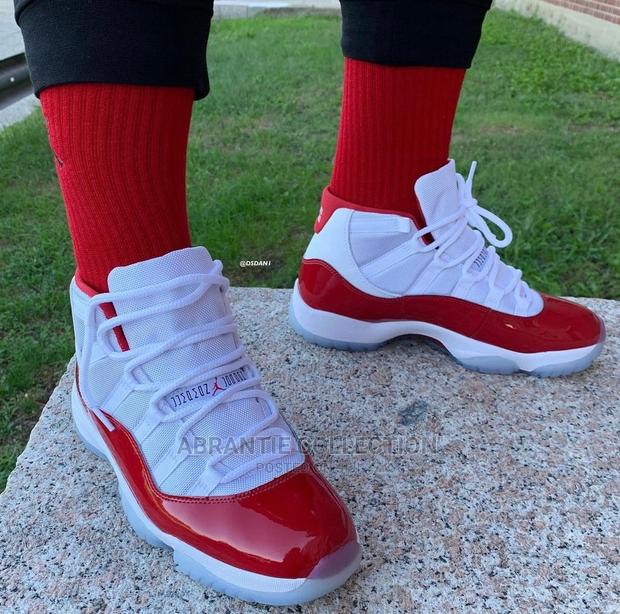 Air Jordan Retro 11 Cherry White/Red · Photo 3