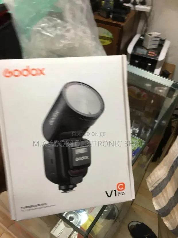 Godox V1 Pro: Light Up Your Photography · Photo 1