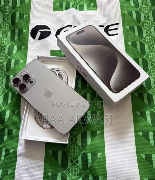Apple iPhone 15 Pro Max 256 GB Gray · Photo 1
