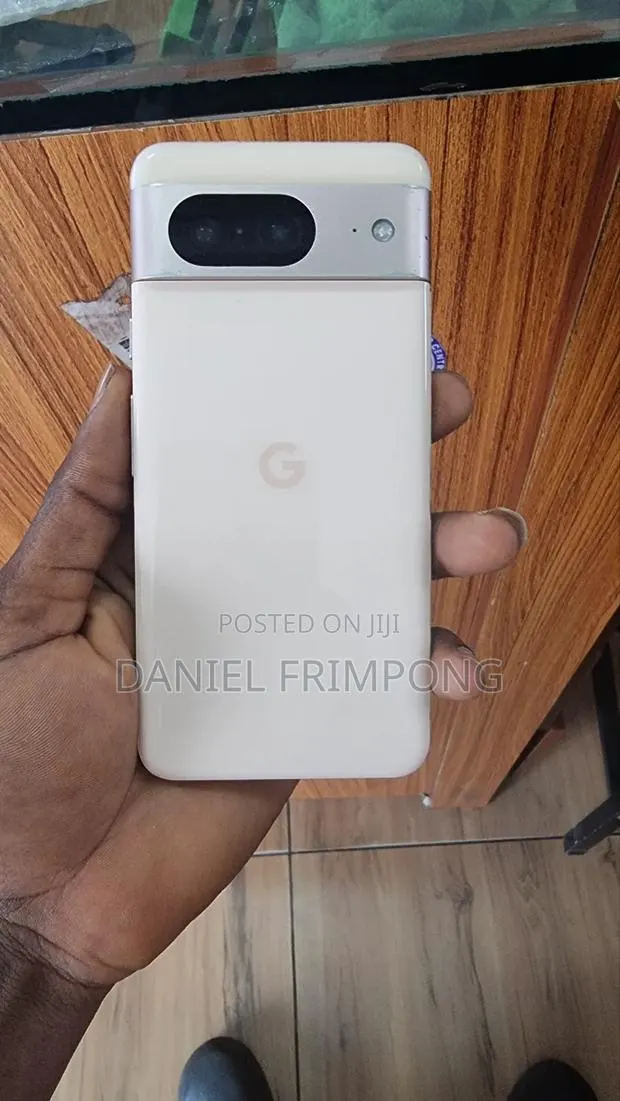 Google Pixel 8 128 GB Gold · Photo 1