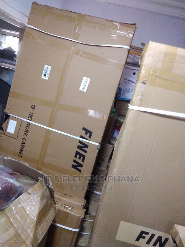 42u Cabinet 600 X 800 · Photo 2