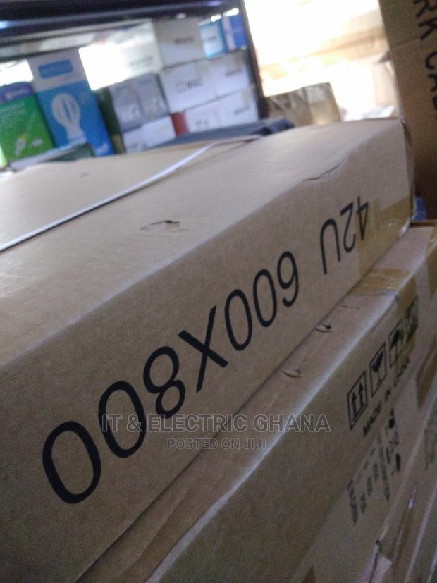 42u Cabinet 600 X 800 · Photo 3