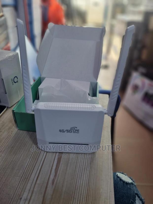 Universal 4G Router · Photo 1