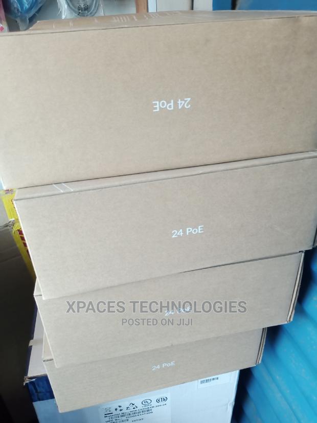 Ubiquiti Unifi Usw 24port Poe+ Layer2 Gigabit Managed Switch · Photo 2