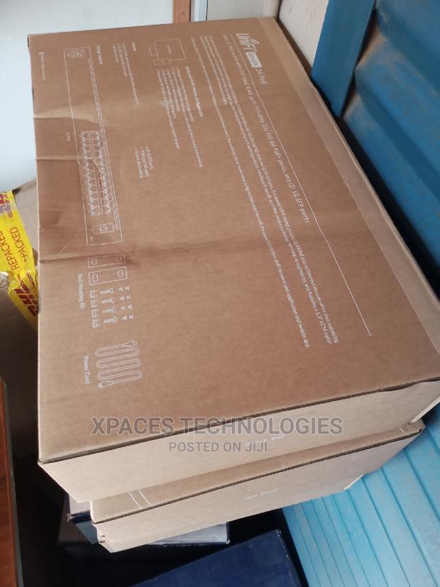 Ubiquiti Unifi Usw 24port Poe+ Layer2 Gigabit Managed Switch · Photo 3