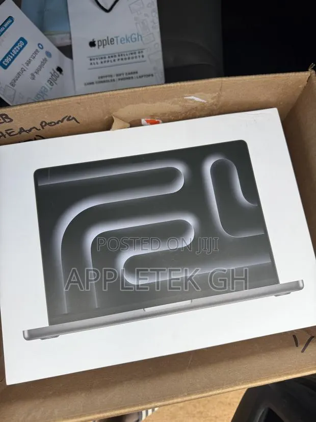 New Laptop Apple MacBook Pro 2025 M5 16GB Apple M5 SSD 1T · Photo 1
