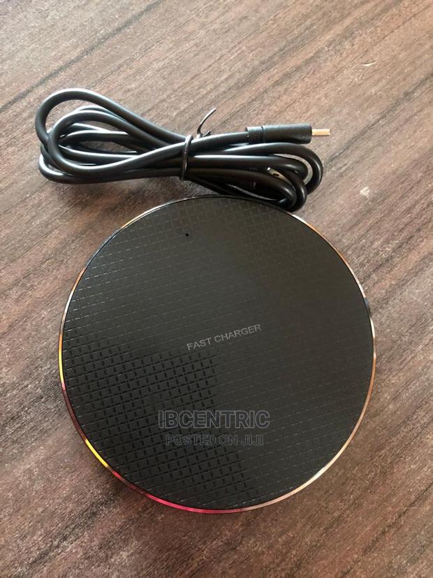 Wireless Fast Charging Pad · Photo 1