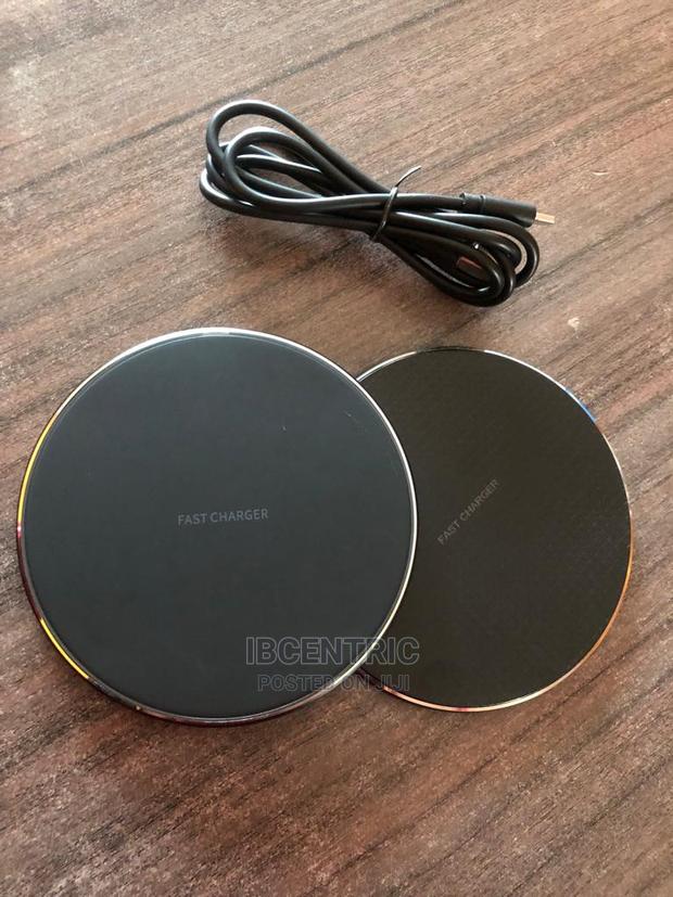 Wireless Fast Charging Pad · Photo 2