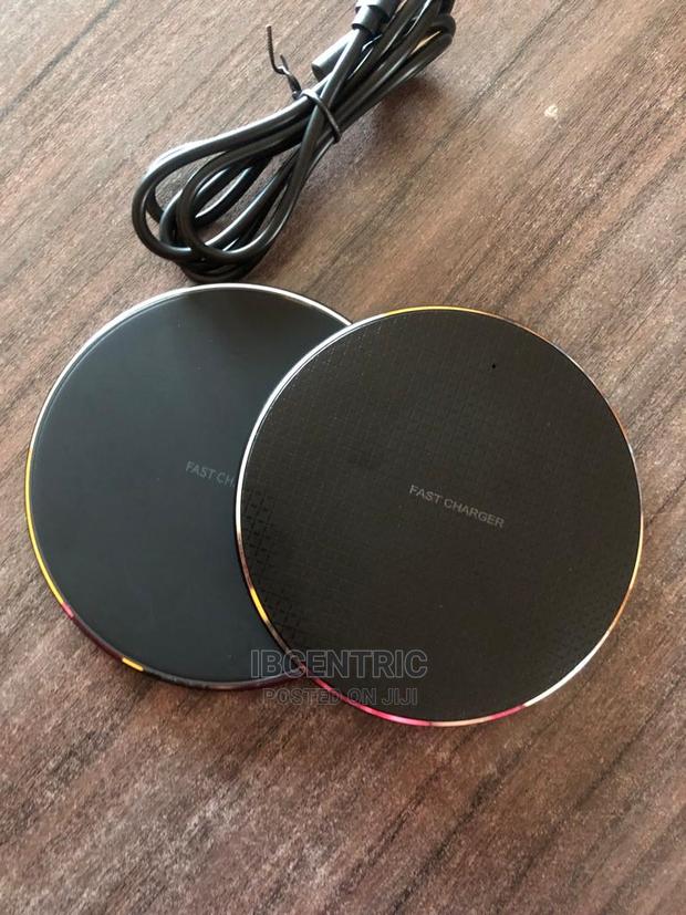 Wireless Fast Charging Pad · Photo 4