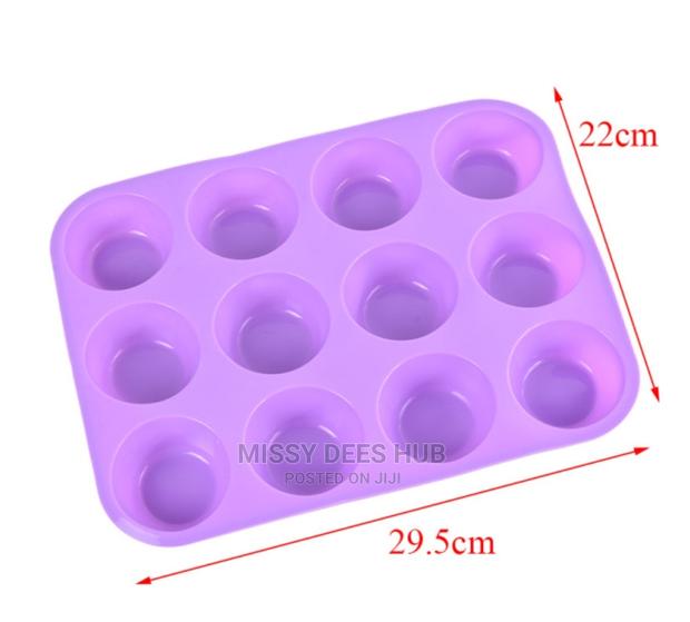 Silicone Cupcake Tray - 12 Holes · Photo 6