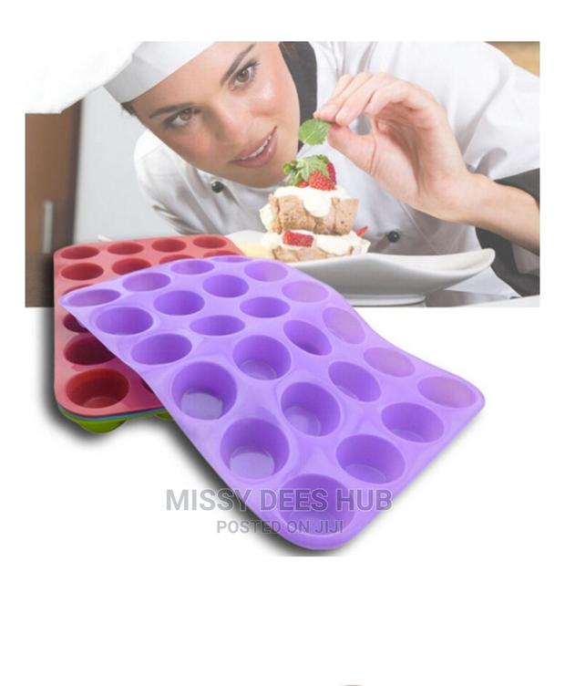 Silicone Cupcake Tray - 12 Holes · Photo 8