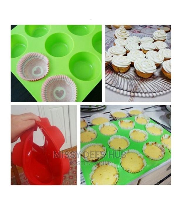 Silicone Cupcake Tray - 12 Holes · Photo 7