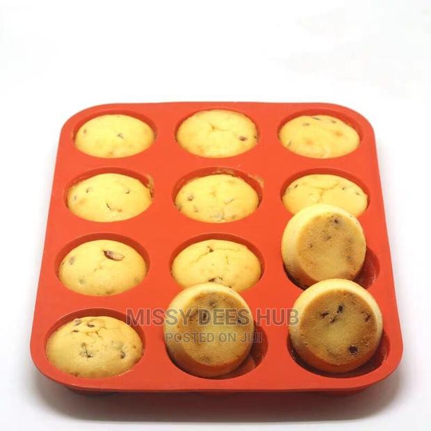 Silicone Cupcake Tray - 12 Holes · Photo 3