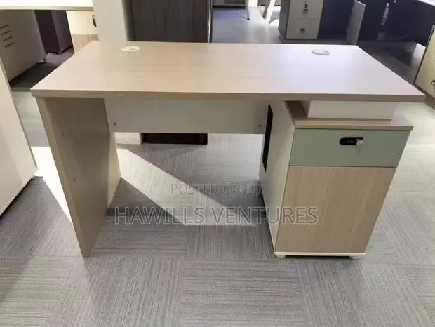 Horizon Series Single Pedestal Executive Desk · Photo 1