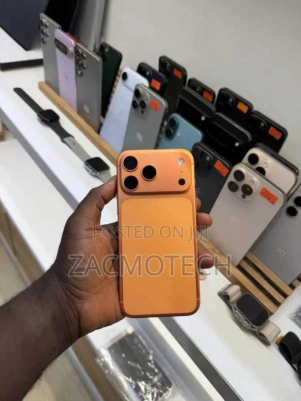Apple iPhone 17 Pro Max 256 GB Orange · Photo 1